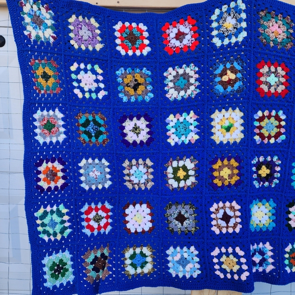 Handmade Granny Square Crochet Afghan Blanket Blue Trim 60"×38" Roseanne Style - Picture 4 of 9